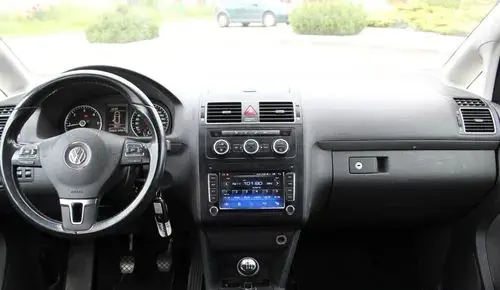VOLKSWAGEN Touran 