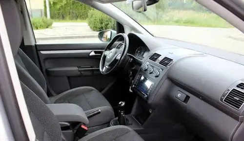 VOLKSWAGEN Touran 