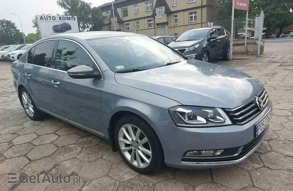 VOLKSWAGEN Passat 