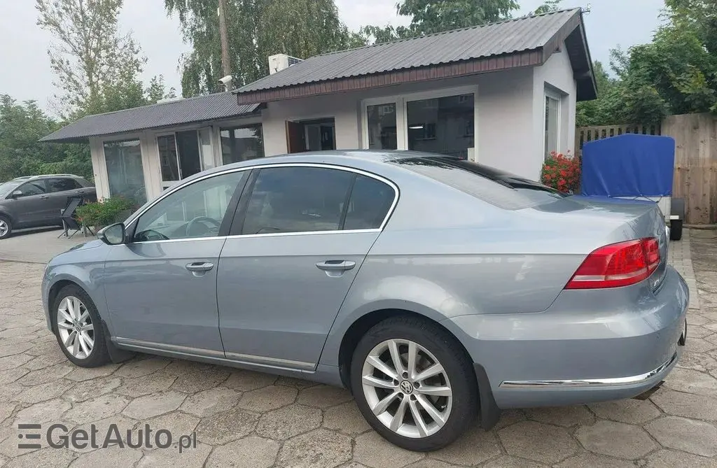 VOLKSWAGEN Passat 