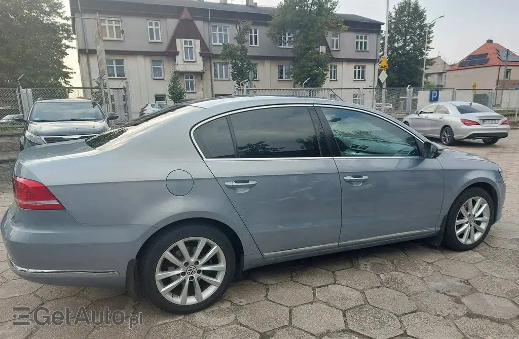 VOLKSWAGEN Passat 