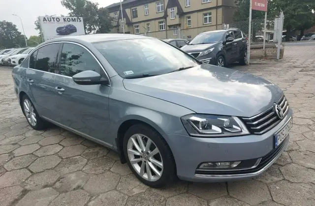 VOLKSWAGEN Passat 
