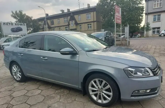 VOLKSWAGEN Passat 