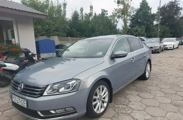 VOLKSWAGEN Passat 