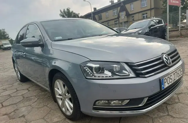 VOLKSWAGEN Passat 