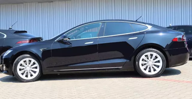 TESLA Model S Long Range Plus