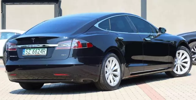 TESLA Model S Long Range Plus