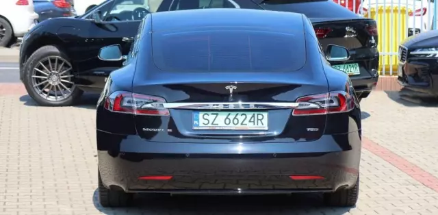 TESLA Model S Long Range Plus