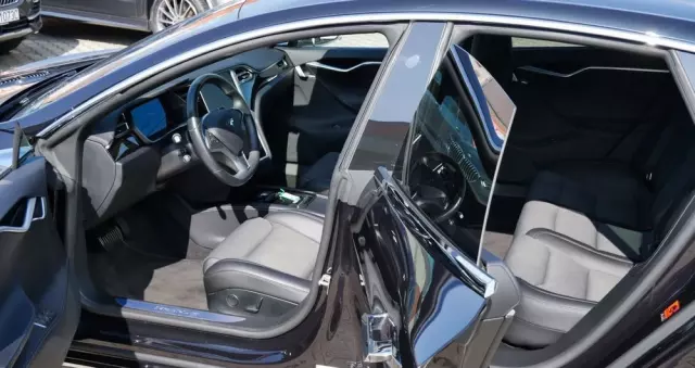 TESLA Model S Long Range Plus