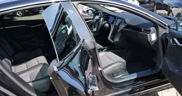 TESLA Model S Long Range Plus