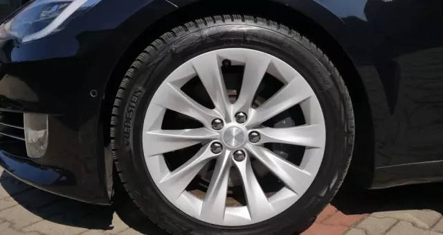 TESLA Model S Long Range Plus