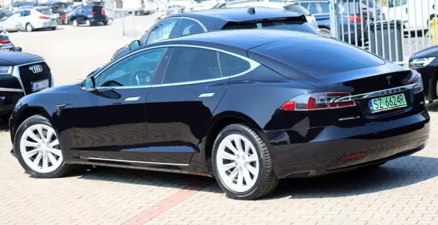 TESLA Model S Long Range Plus