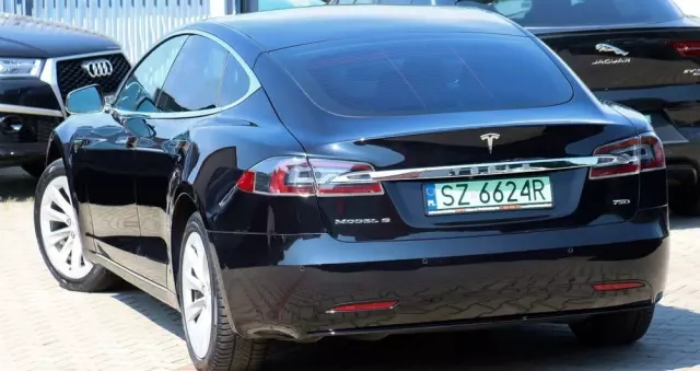 TESLA Model S Long Range Plus