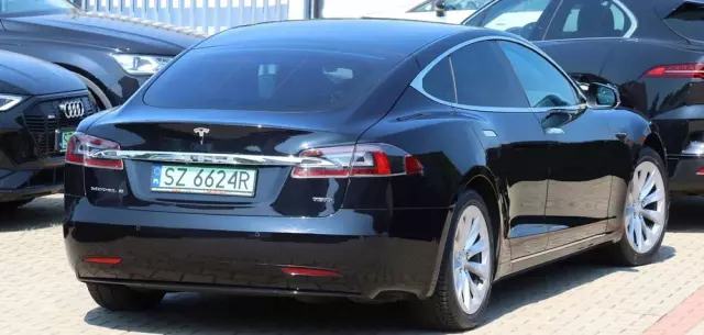 TESLA Model S Long Range Plus