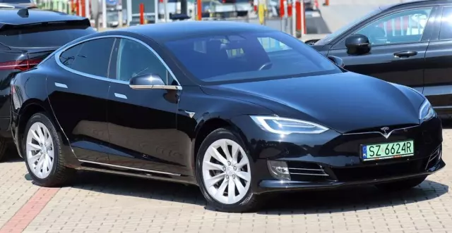 TESLA Model S Long Range Plus