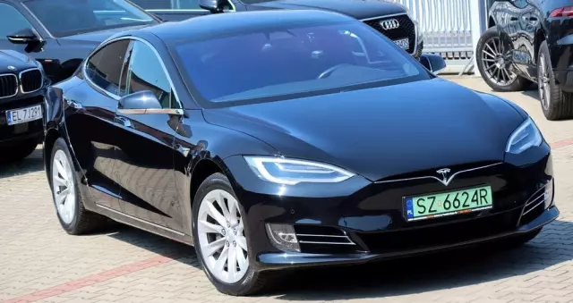 TESLA Model S Long Range Plus