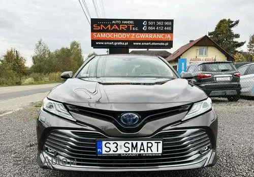TOYOTA Camry 