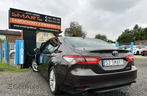 TOYOTA Camry 