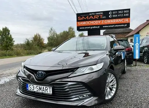 TOYOTA Camry 