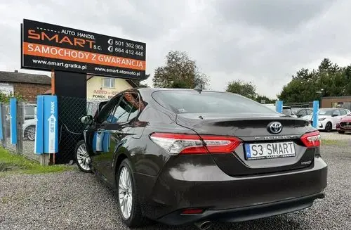 TOYOTA Camry 