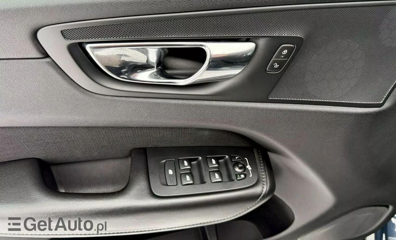 VOLVO XC 60 D4 AWD Momentum Pro