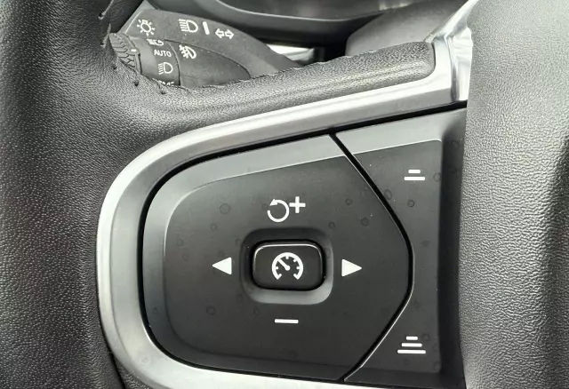 VOLVO XC 60 D4 AWD Momentum Pro