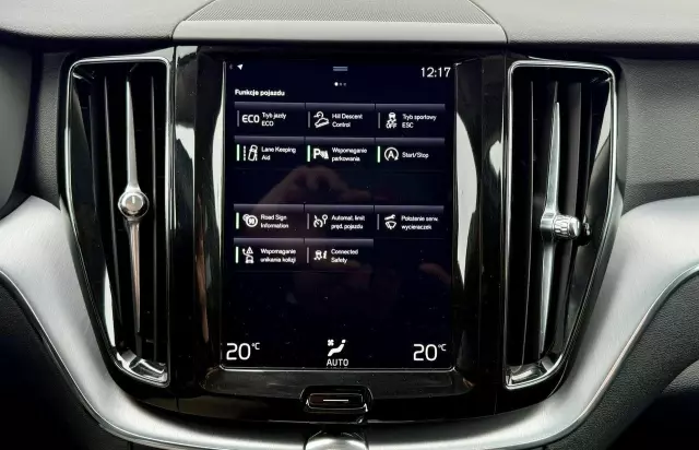 VOLVO XC 60 D4 AWD Momentum Pro