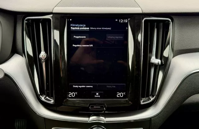 VOLVO XC 60 D4 AWD Momentum Pro