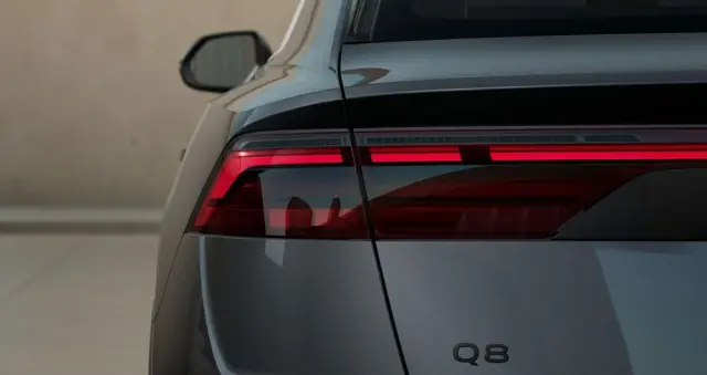 AUDI Q8 
