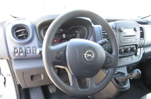 OPEL Vivaro 