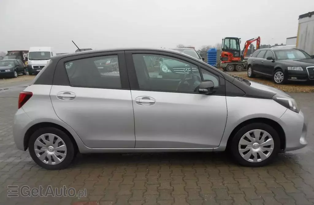 TOYOTA Yaris 