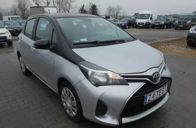 TOYOTA Yaris 