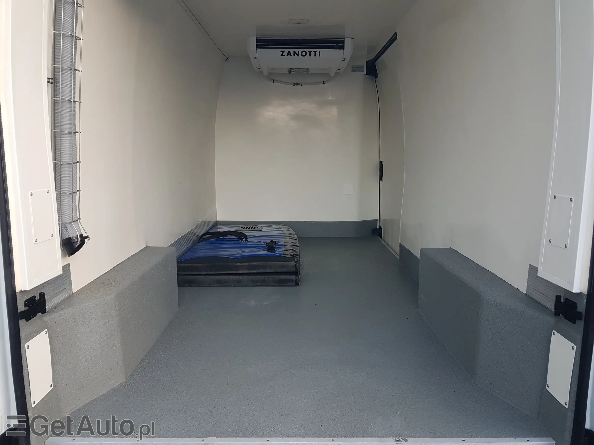 RENAULT Master FWD L3H2 CHŁODNIA AGREGAT 2 KOMORY MATERAC IZOTERMA GRZANIE WEBASTO AC