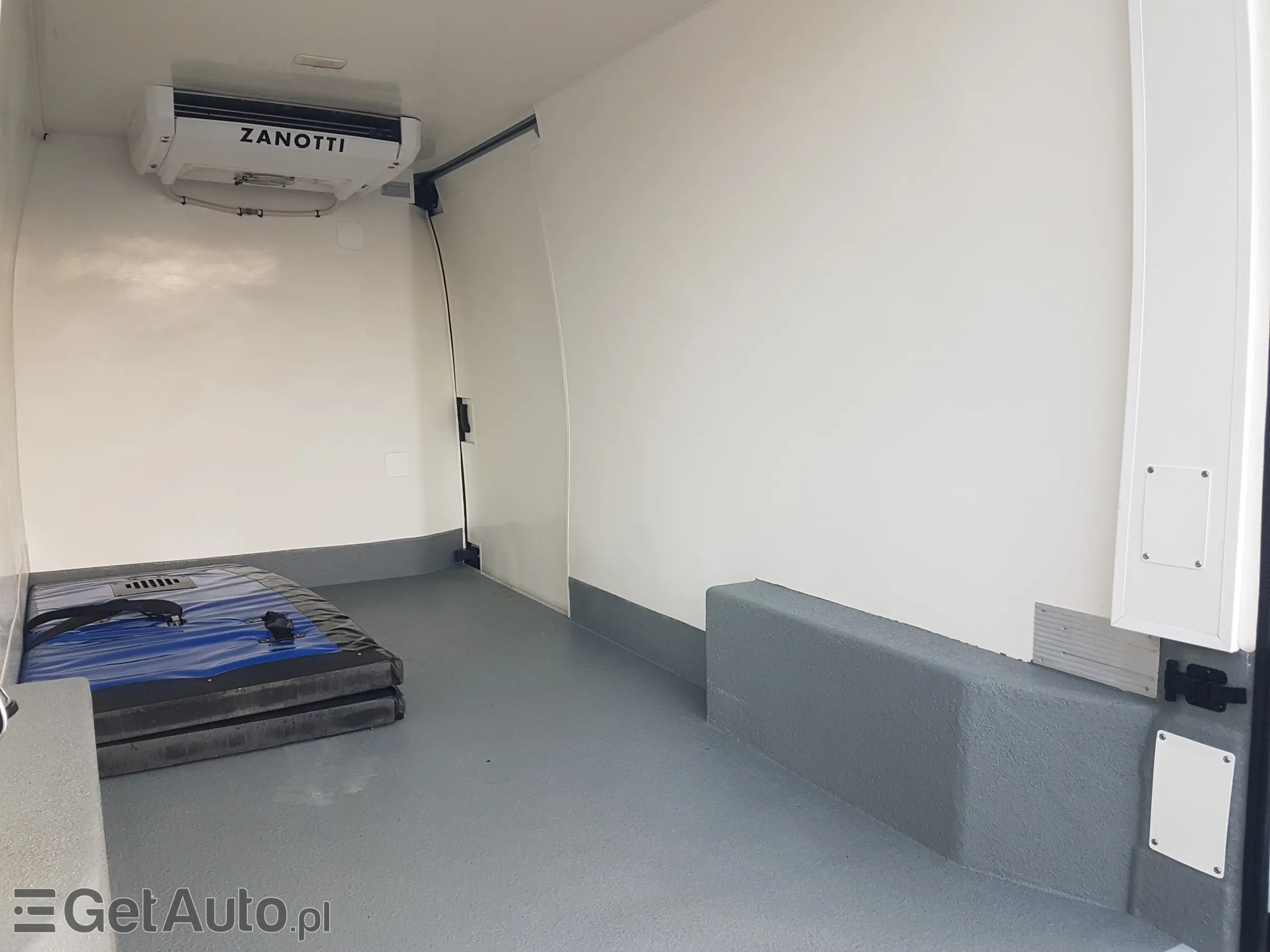 RENAULT Master FWD L3H2 CHŁODNIA AGREGAT 2 KOMORY MATERAC IZOTERMA GRZANIE WEBASTO AC