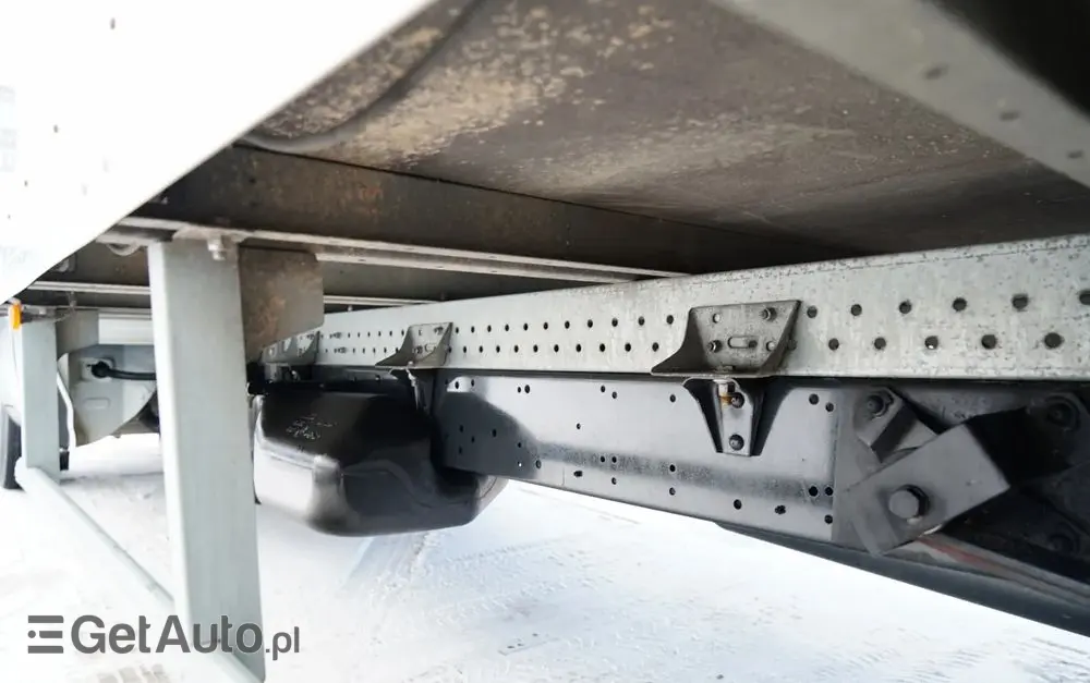 IVECO DAILY 35-150 / KONTENER 4,2 M / WINDA-750kg / BLIŹNIAK DMC: 3500 KG 