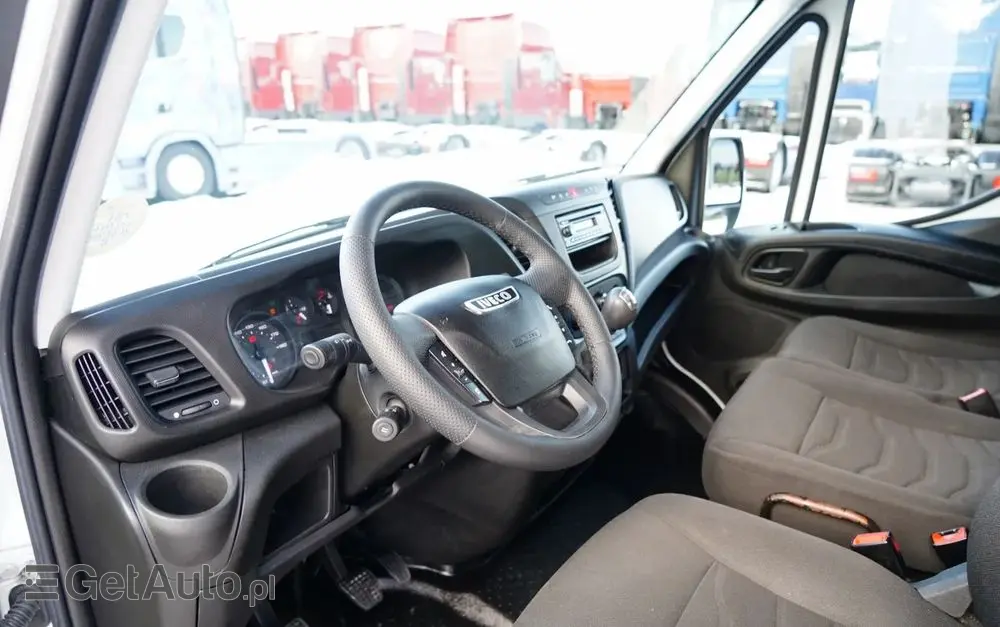 IVECO DAILY 35-150 / KONTENER 4,2 M / WINDA-750kg / BLIŹNIAK DMC: 3500 KG 