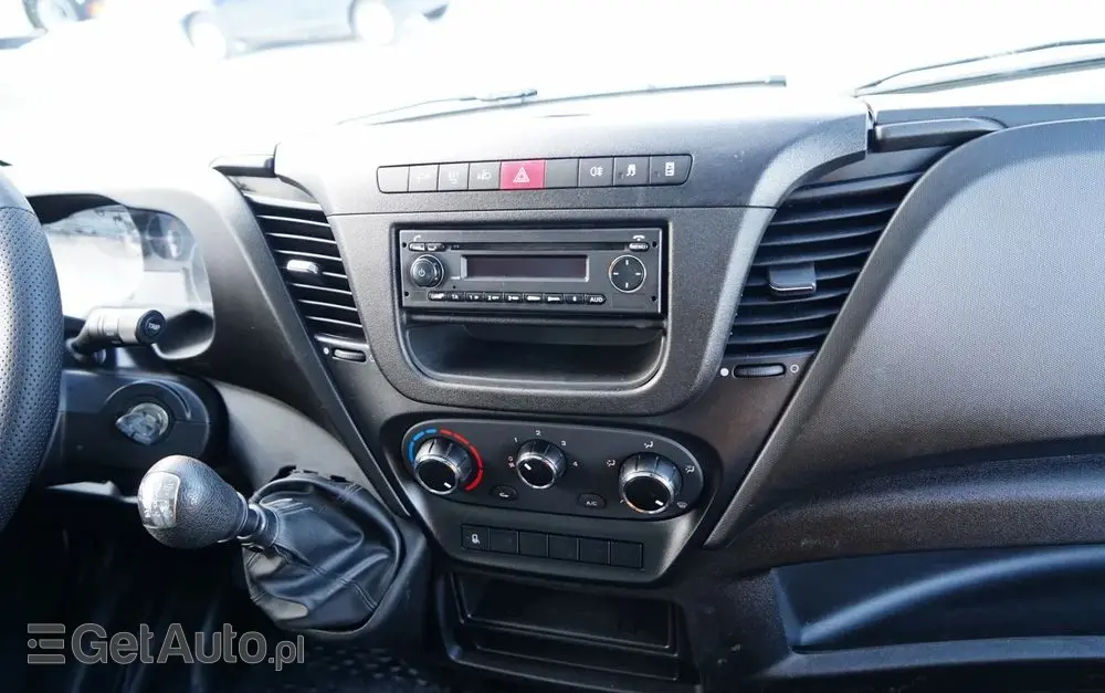 IVECO DAILY 35-150 / KONTENER 4,2 M / WINDA-750kg / BLIŹNIAK DMC: 3500 KG 