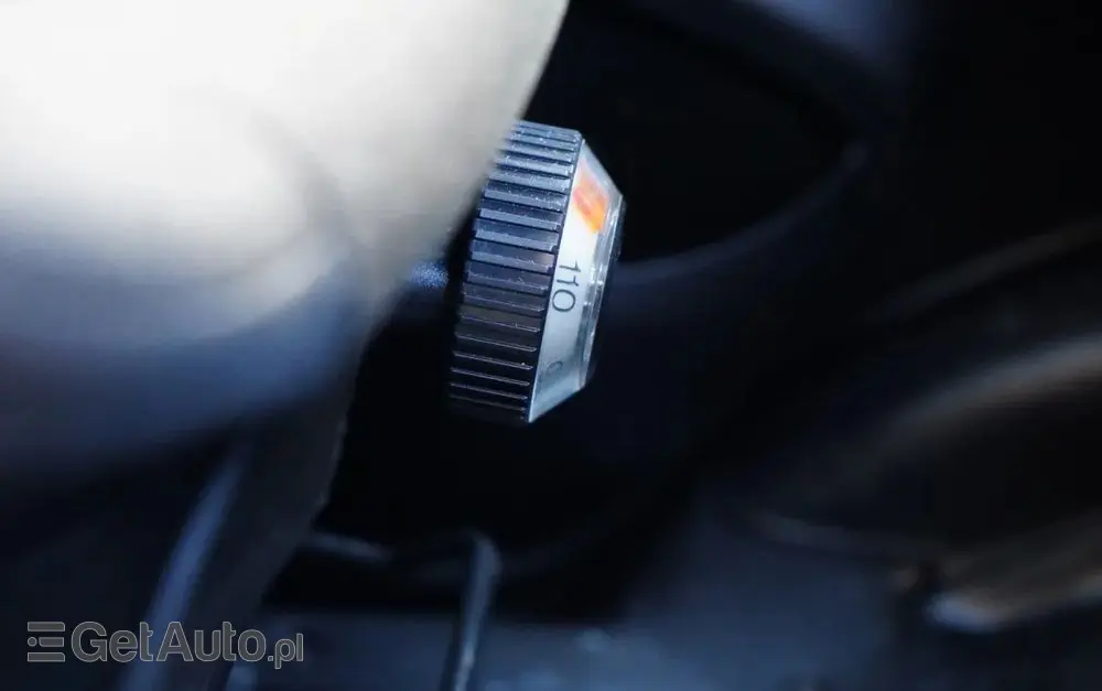 IVECO DAILY 35-150 / KONTENER 4,2 M / WINDA-750kg / BLIŹNIAK DMC: 3500 KG 