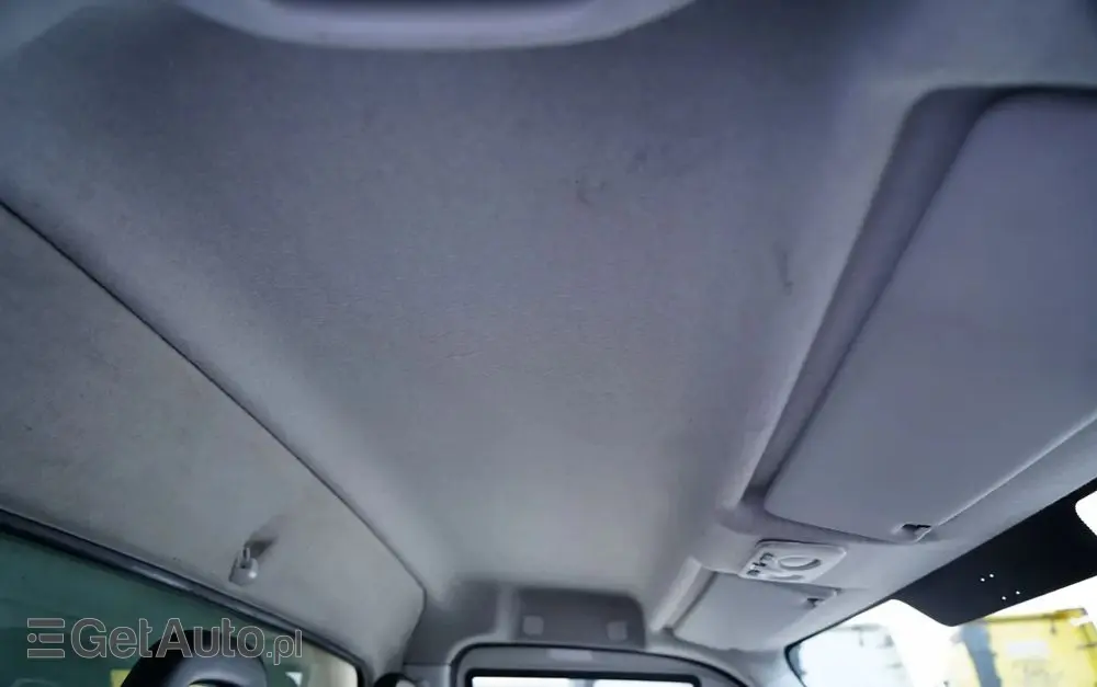 IVECO DAILY 35-150 / KONTENER 4,2 M / WINDA-750kg / BLIŹNIAK DMC: 3500 KG 