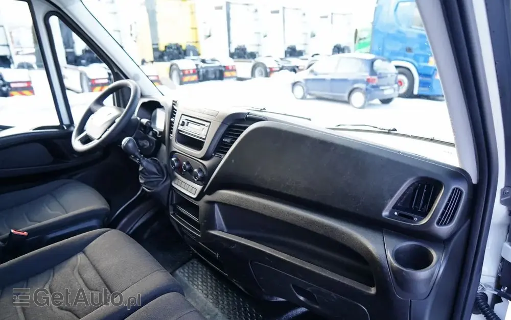 IVECO DAILY 35-150 / KONTENER 4,2 M / WINDA-750kg / BLIŹNIAK DMC: 3500 KG 