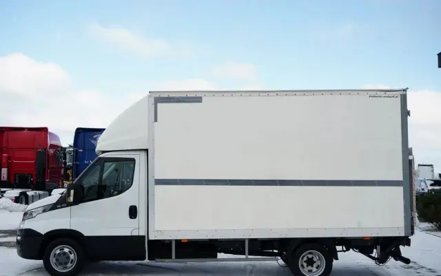 IVECO DAILY 35-150 / KONTENER 4,2 M / WINDA-750kg / BLIŹNIAK DMC: 3500 KG 