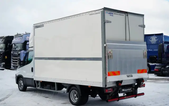 IVECO DAILY 35-150 / KONTENER 4,2 M / WINDA-750kg / BLIŹNIAK DMC: 3500 KG 