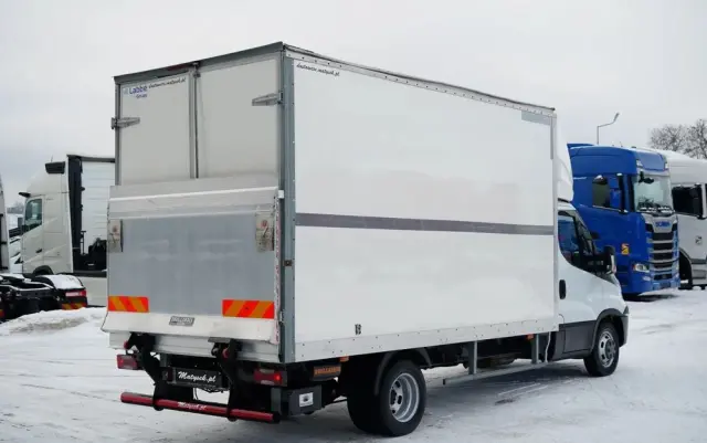 IVECO DAILY 35-150 / KONTENER 4,2 M / WINDA-750kg / BLIŹNIAK DMC: 3500 KG 