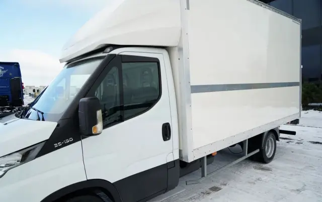IVECO DAILY 35-150 / KONTENER 4,2 M / WINDA-750kg / BLIŹNIAK DMC: 3500 KG 