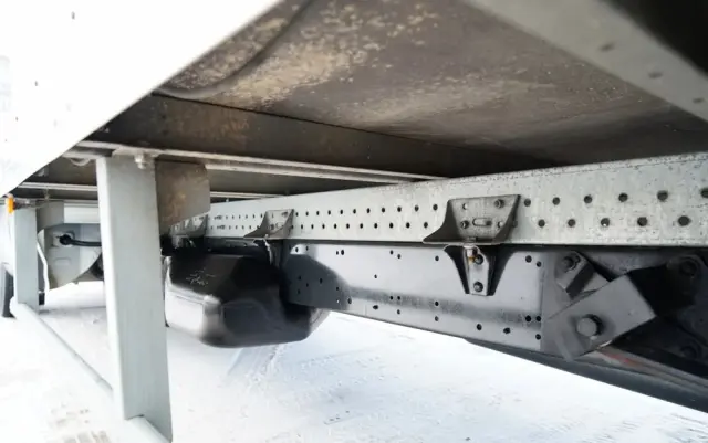 IVECO DAILY 35-150 / KONTENER 4,2 M / WINDA-750kg / BLIŹNIAK DMC: 3500 KG 