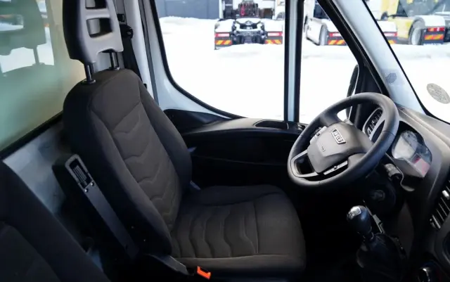 IVECO DAILY 35-150 / KONTENER 4,2 M / WINDA-750kg / BLIŹNIAK DMC: 3500 KG 