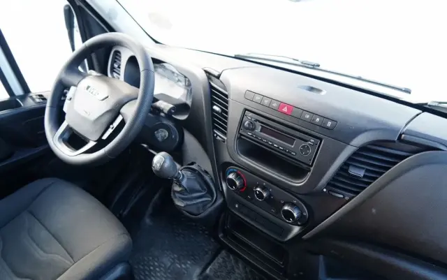 IVECO DAILY 35-150 / KONTENER 4,2 M / WINDA-750kg / BLIŹNIAK DMC: 3500 KG 