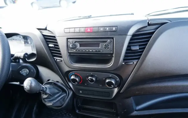 IVECO DAILY 35-150 / KONTENER 4,2 M / WINDA-750kg / BLIŹNIAK DMC: 3500 KG 