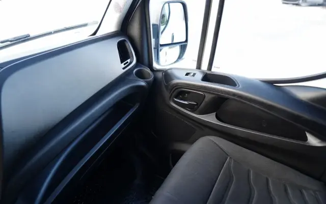 IVECO DAILY 35-150 / KONTENER 4,2 M / WINDA-750kg / BLIŹNIAK DMC: 3500 KG 