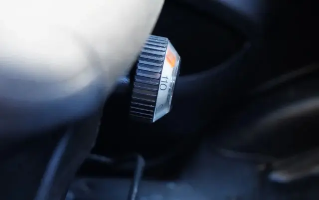 IVECO DAILY 35-150 / KONTENER 4,2 M / WINDA-750kg / BLIŹNIAK DMC: 3500 KG 